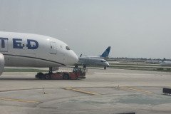 Busy airport (O'Hare)